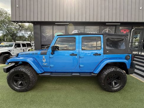 Used 2016 Jeep Wrangler Unlimited Sahara w/ Connectivity Group AWD/4WD image 7