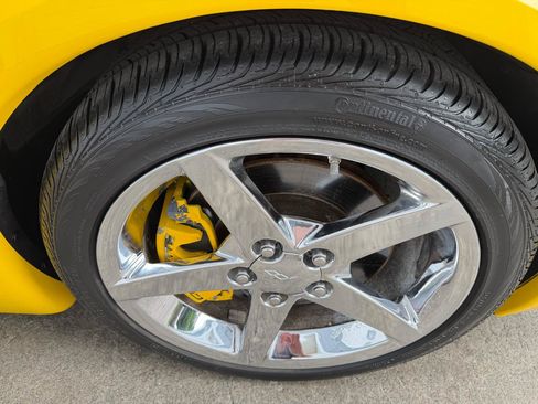 Used 2006 Chevrolet Corvette Coupe w/ Preferred Equipment Group RWD image 22