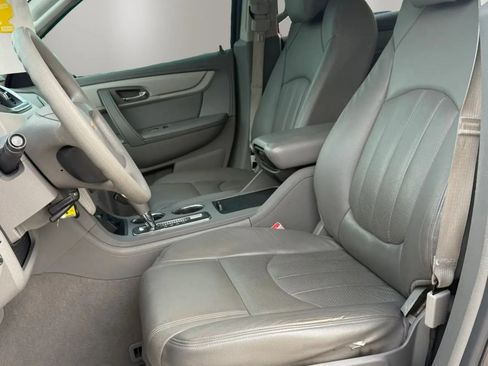 Used 2014 Chevrolet Traverse LS FWD image 16