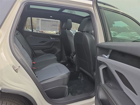 New 2026 Volkswagen Tiguan SE R-Line image 30