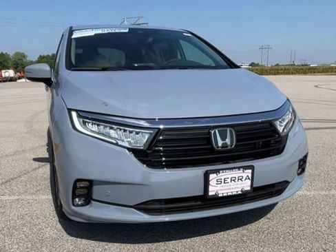 Used 2024 Honda Odyssey Elite image 3