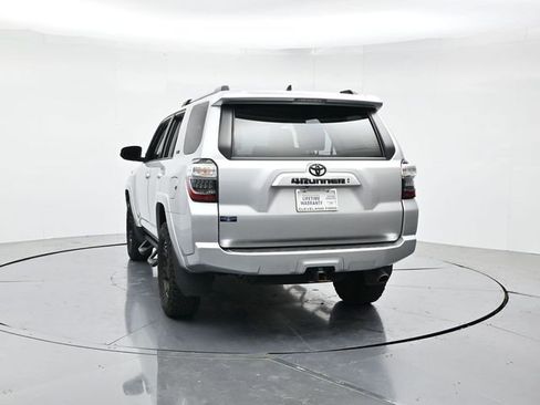 Used 2022 Toyota 4Runner SR5 AWD/4WD image 8