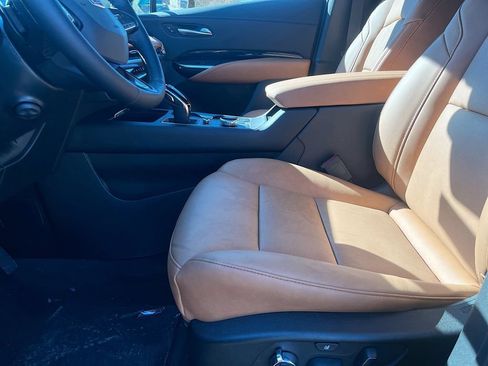 Used 2025 Cadillac XT4 Premium Luxury w/ LPO, ONYX Package AWD/4WD image 18