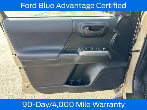 Used 2016 Toyota Tacoma TRD Off-Road w/ Premium & Technology Package AWD/4WD image 12