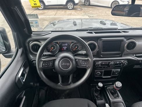 Used 2022 Jeep Gladiator Sport AWD/4WD image 11