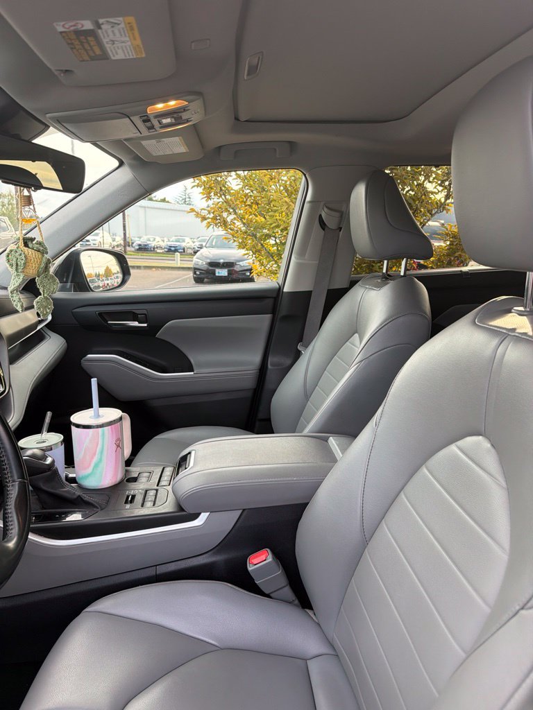Used 2022 Toyota Highlander XLE AWD/4WD image 9