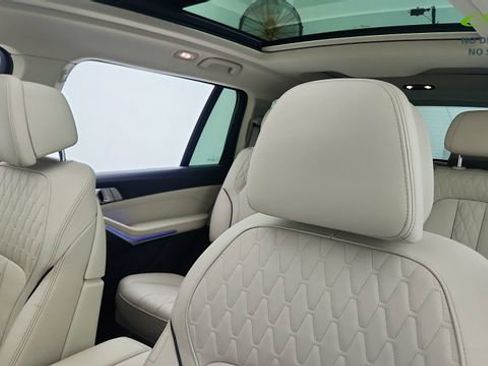 Used 2024 BMW X7 xDrive40i w/ Parking Assistance Package AWD/4WD image 38