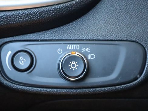 Used 2017 Chevrolet Trax LT AWD/4WD image 28