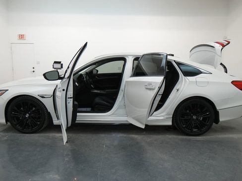 Used 2018 Honda Accord Touring image 23