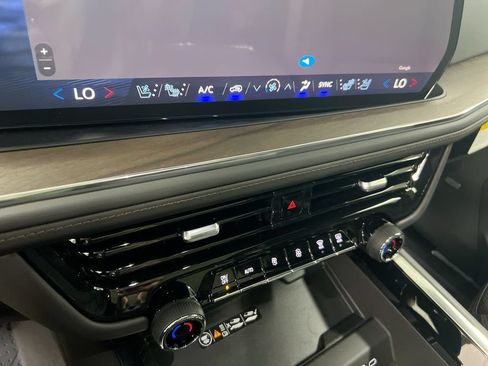 New 2026 Chevrolet Tahoe High Country AWD/4WD image 17