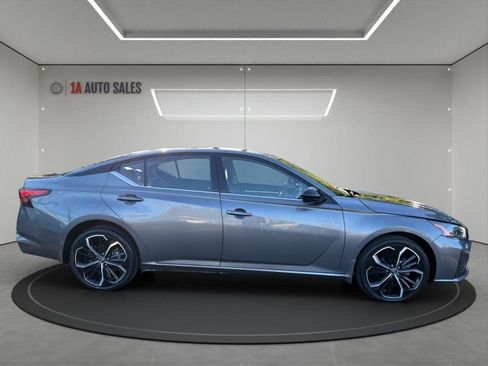 Used 2023 Nissan Altima 2.5 SR AWD/4WD image 6