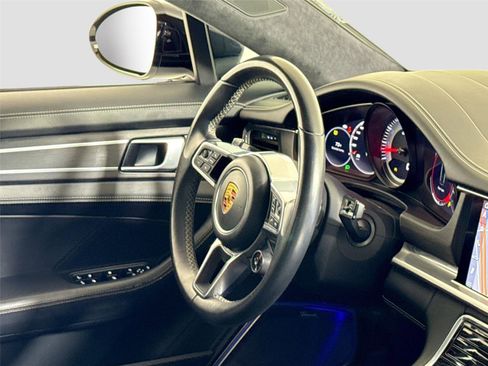 Used 2020 Porsche Panamera GTS image 32