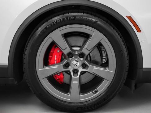 Certified 2025 Porsche Macan 4S Electric AWD/4WD image 15