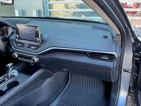 Used 2020 Nissan Altima 2.5 SR w/ Premium Package image 19