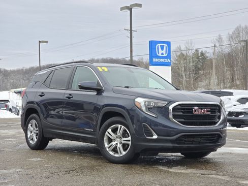 Used 2019 GMC Terrain SLE w/ Driver Convenience Package image 2