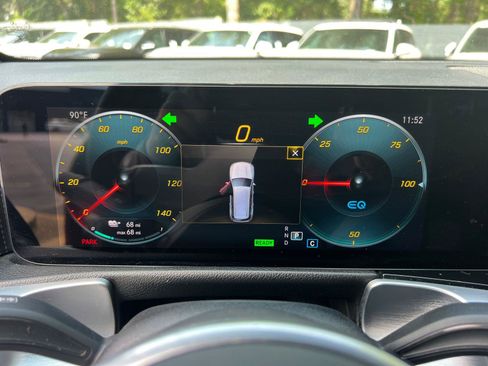 Used 2022 Mercedes-Benz EQB 300 4MATIC image 27