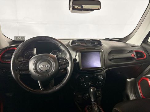 Used 2022 Jeep Renegade Trailhawk image 12