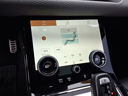 Used 2022 Land Rover Range Rover Evoque R-Dynamic S image 16