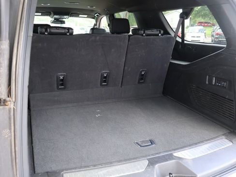 Used 2025 GMC Yukon XL Denali AWD/4WD image 8