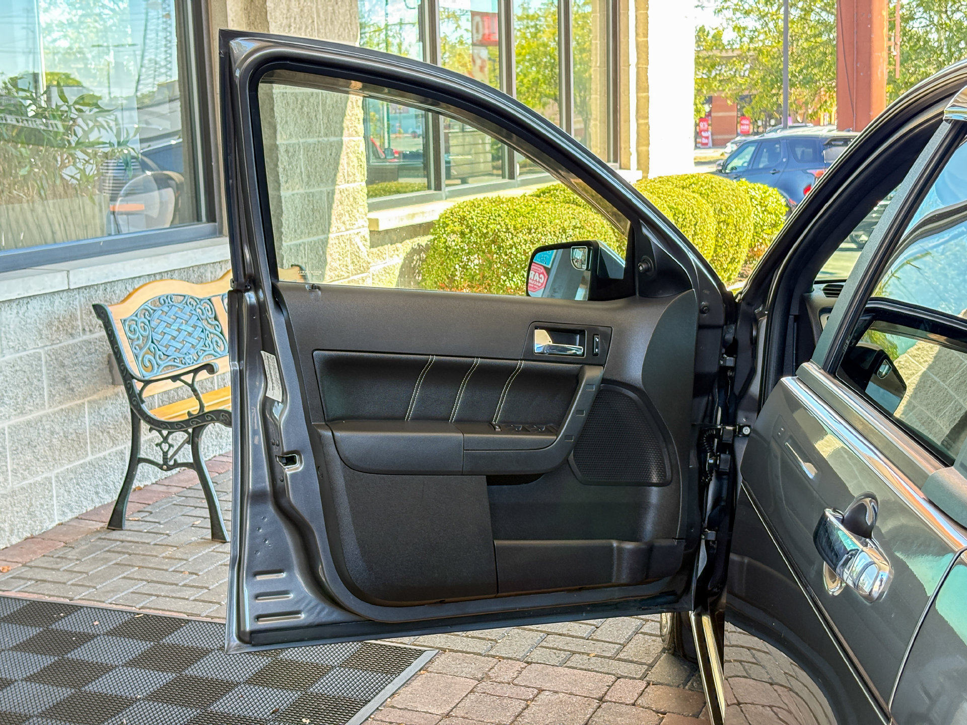 Used 2010 Ford Focus SEL FWD image 10