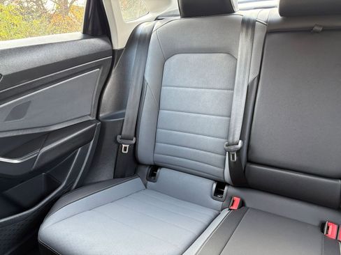 Used 2025 Volkswagen Jetta SE image 38