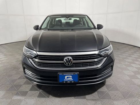 Used 2024 Volkswagen Jetta SE FWD image 3