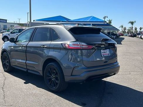 Certified 2022 Ford Edge SE w/ Black Appearance Package image 5