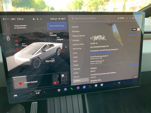 Used 2025 Tesla Cybertruck AWD Crew Cab image 59