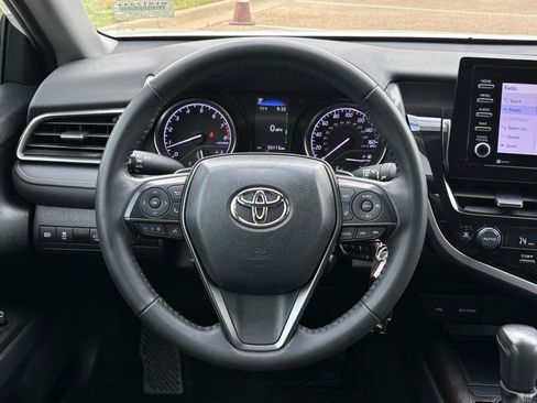 Used 2023 Toyota Camry SE image 14
