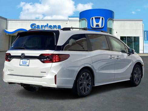 New 2026 Honda Odyssey Touring image 6