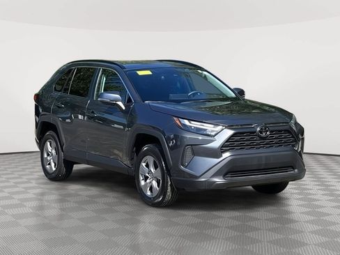 Used 2025 Toyota RAV4 XLE AWD/4WD image 4