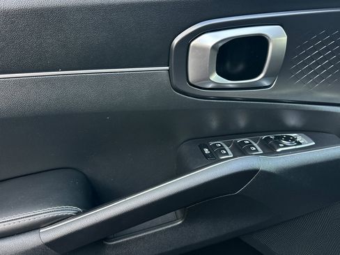 Used 2024 Kia Sorento S w/ Panoramic Sunroof Package image 10