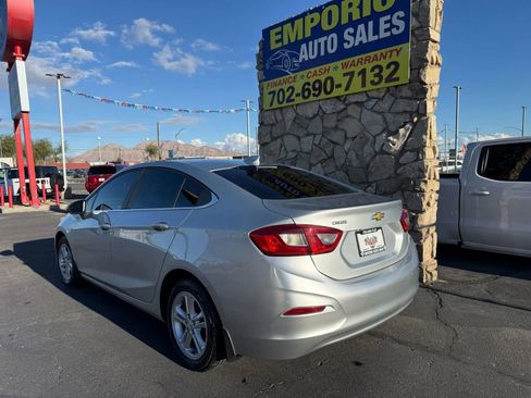 Used 2018 Chevrolet Cruze LT w/ Convenience Package image 3