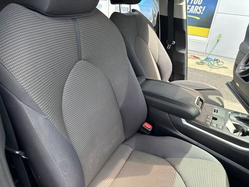 Used 2023 Toyota Highlander L FWD image 26