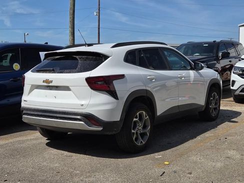 Used 2025 Chevrolet Trax LT FWD image 5