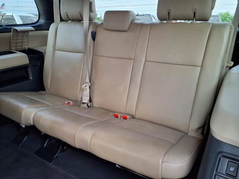 Used 2020 Toyota Sequoia Platinum RWD image 11