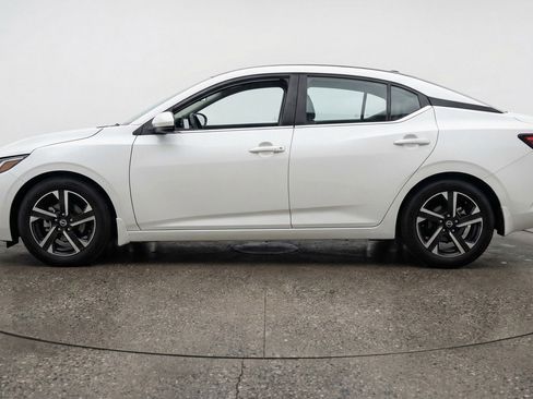Used 2025 Nissan Sentra SV FWD image 3