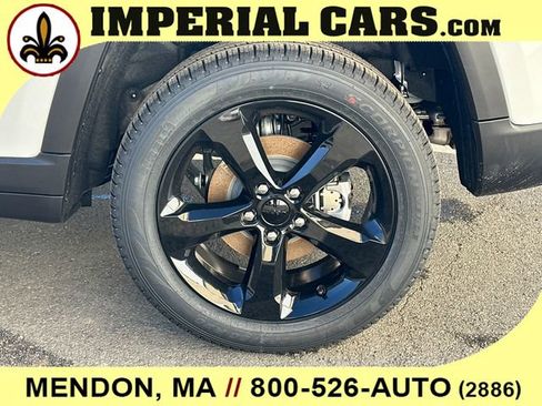 New 2025 Jeep Grand Cherokee Limited w/ Black Appearance Package AWD/4WD image 8