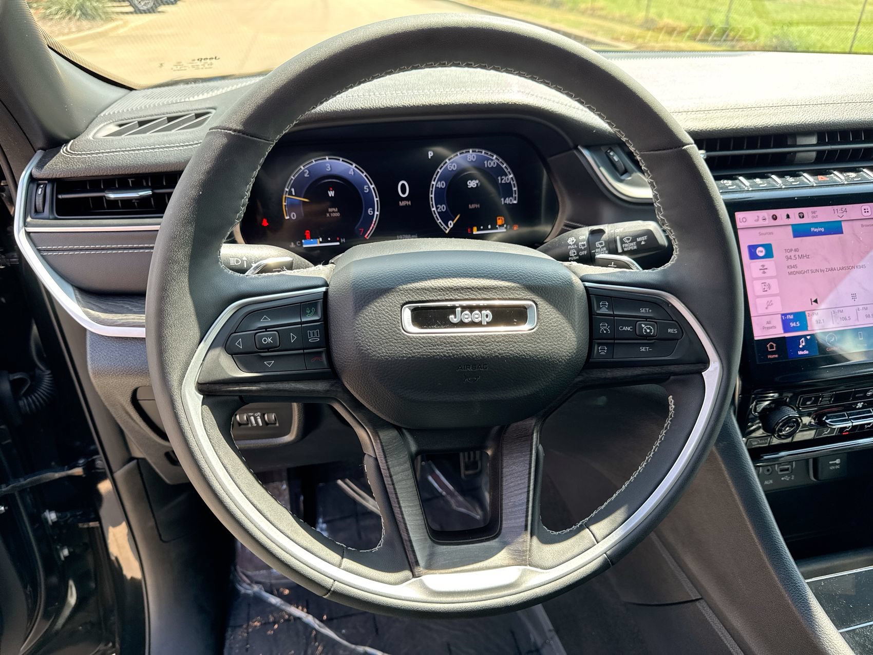 Used 2025 Jeep Grand Cherokee Limited RWD image 14