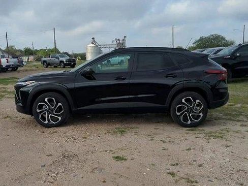 New 2026 Chevrolet Trax RS w/ Sunroof Package FWD image 5