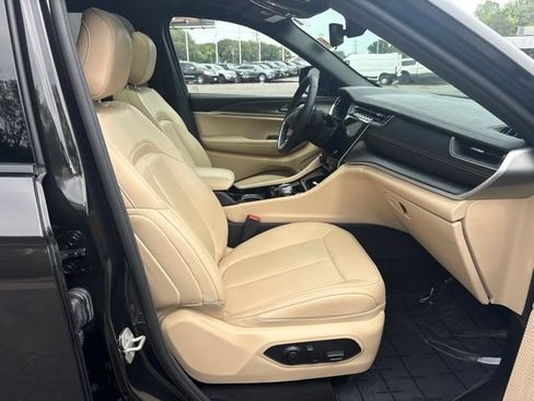 Used 2023 Jeep Grand Cherokee Limited AWD/4WD image 26