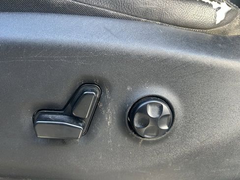 Used 2017 Chrysler Pacifica Touring-L image 14