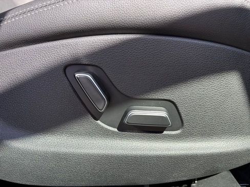 Used 2025 Genesis GV70 2.5T image 28