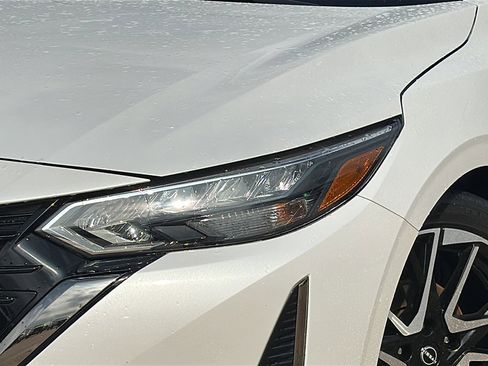 Certified 2024 Nissan Sentra SR w/ SR Premium Package image 4