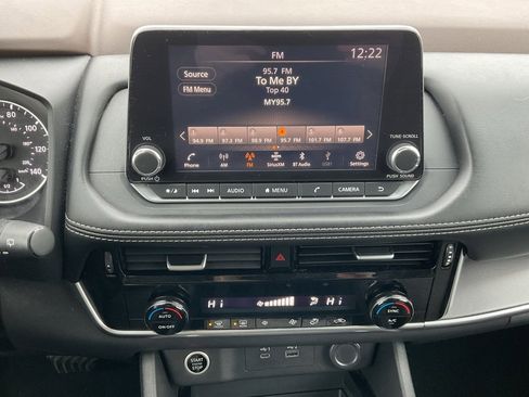 Used 2022 Nissan Rogue SV image 13