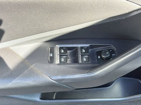 Used 2019 Volkswagen Jetta SEL Premium FWD image 12