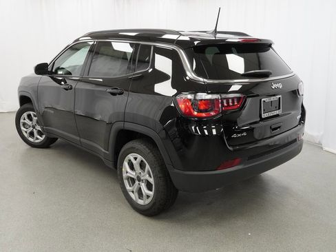 Certified 2025 Jeep Compass Latitude w/ Convenience Group image 14