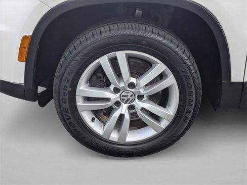 Used 2016 Volkswagen Tiguan S image 22