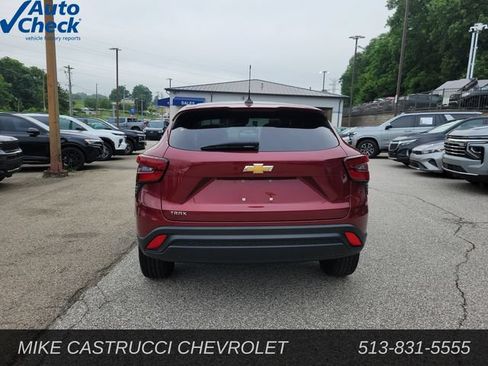 Used 2024 Chevrolet Trax LS FWD image 4