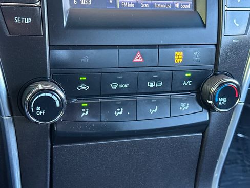 Used 2016 Toyota Camry SE FWD image 21